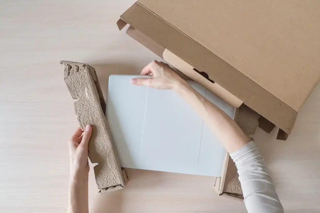 How do IT procurement services work?