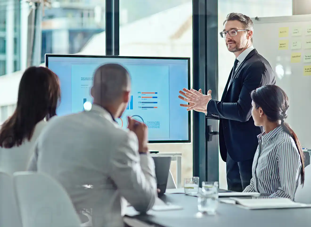 How much does IT consulting charge per hour?